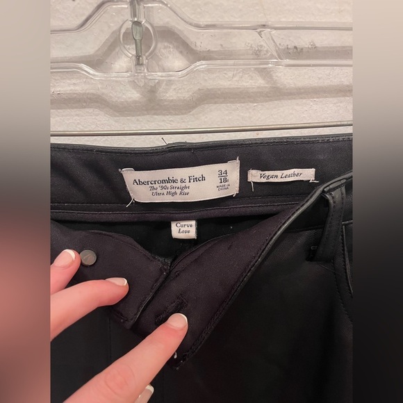Abercrombie & Fitch 90s Straight Ultra High Rise Vegan Leather Pants 34/18R - Picture 3 of 5